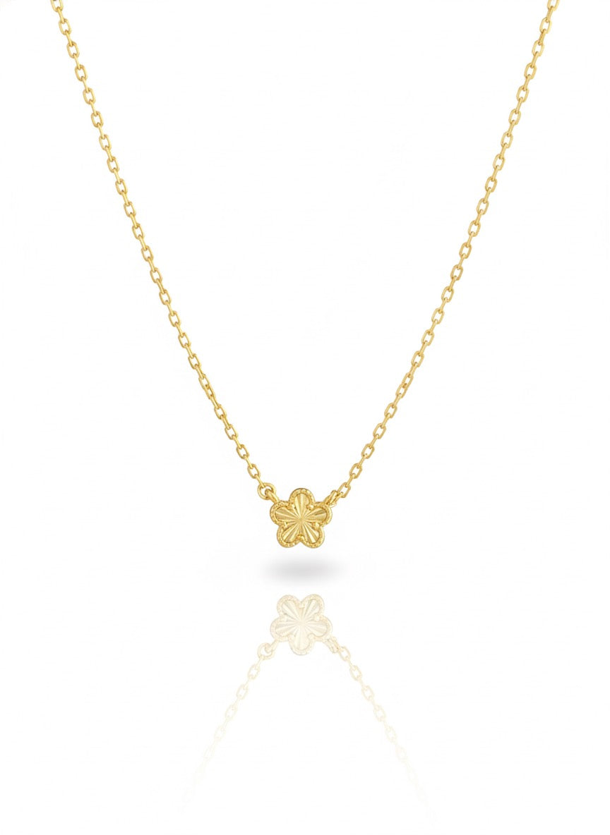 Tiny Fluted Clover Necklace