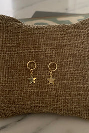 Aretes Dangling Stars